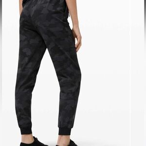 Lululemon Align Black camo Joggers size 4